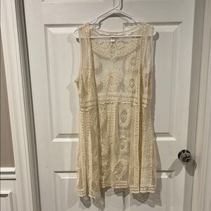 Cream Lace Sleeveless cardigan